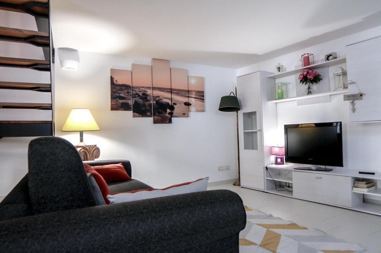 Apartment Mega House *